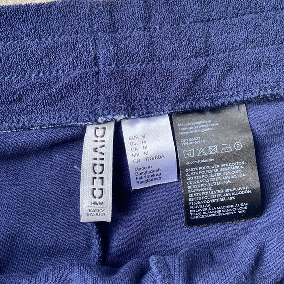H&M terry cloth short shorts - Picture 2 of 2